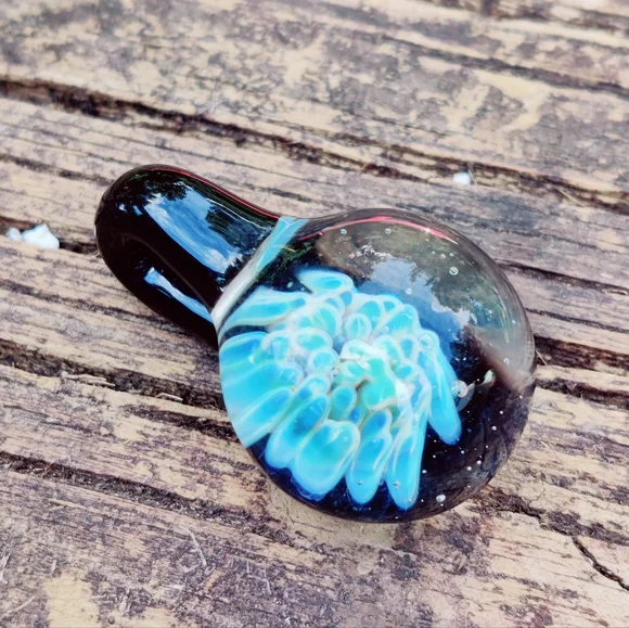 Unusual vintage hand blown art glass pendant - Picture 12 of 12